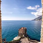 Tower Flats, Maiori