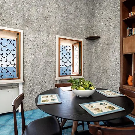 Tower Flats, Maiori