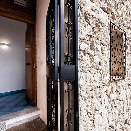 Tower Flats, Maiori