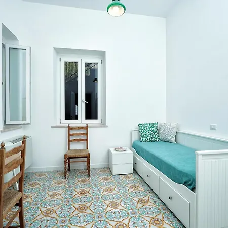 Tower Flats, Maiori
