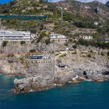 Tower Flats, Appartamento *